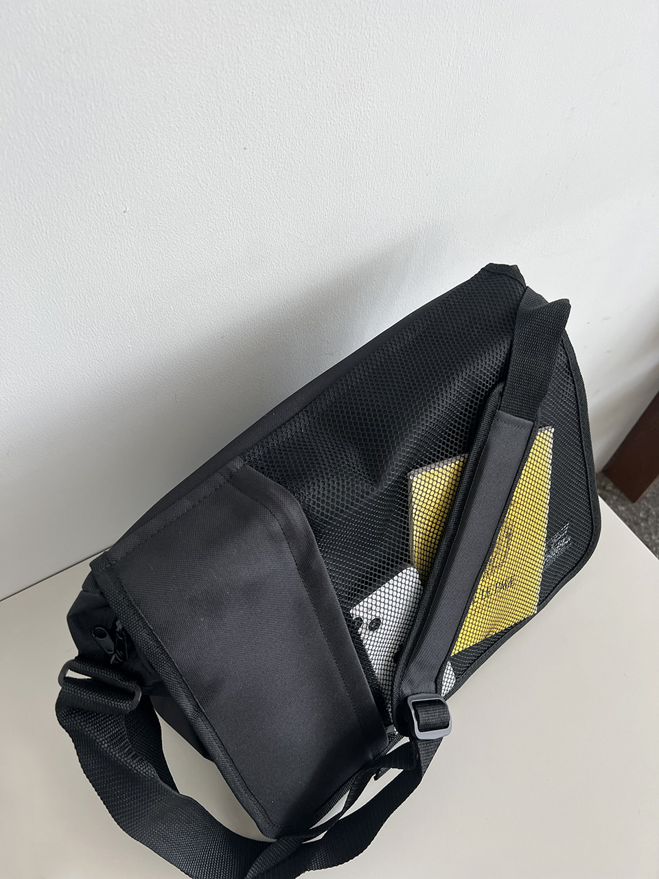 Standard Mash Zipper Cross Shoulder Bag