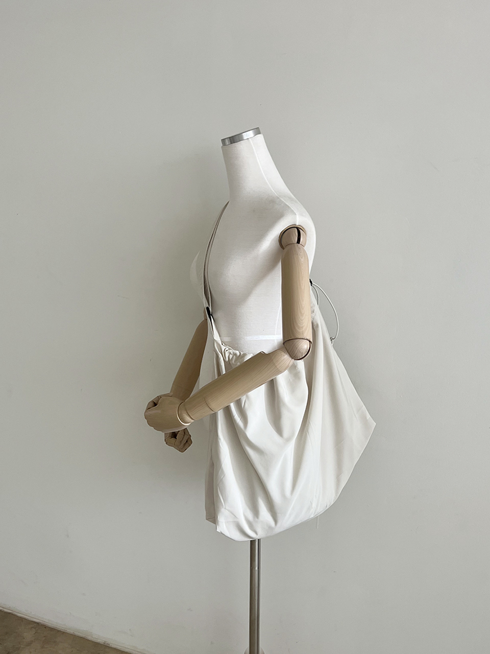 L Nylon Shirring String Big Shoulder Bag