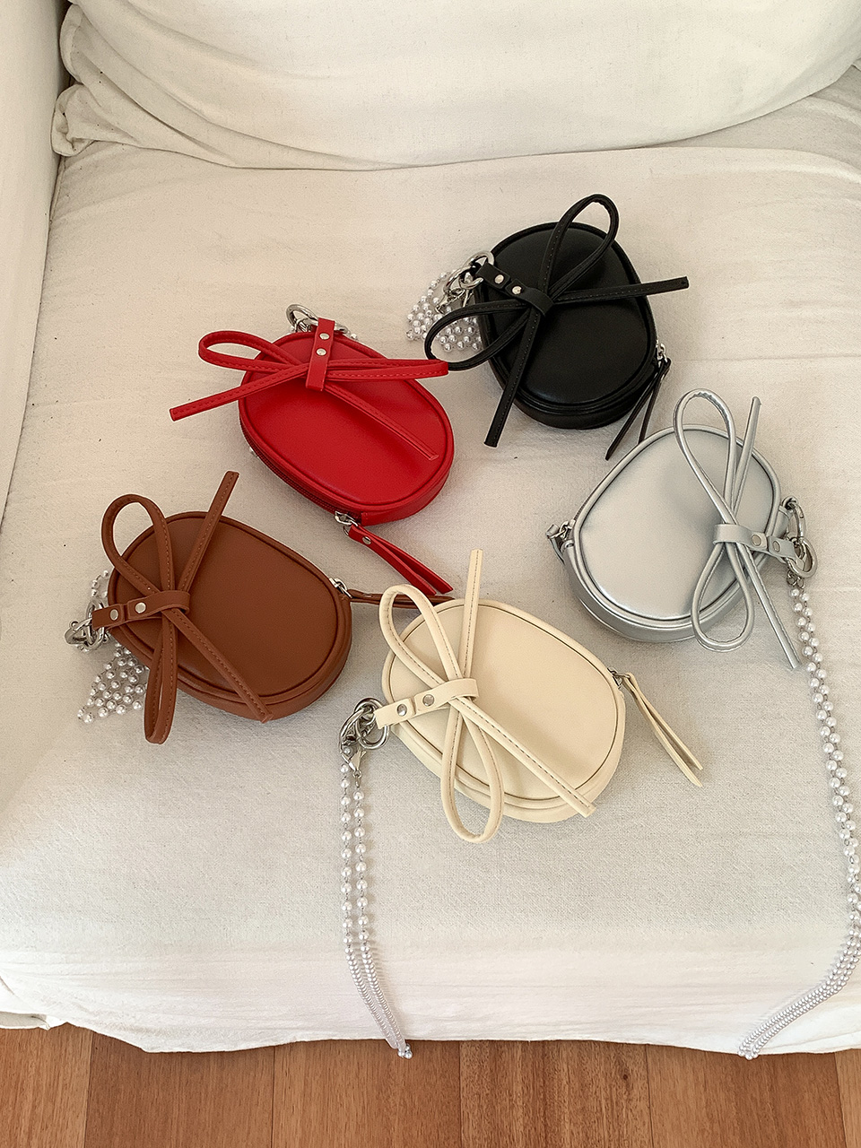 Ribbon ball pearl chain mini cross bag