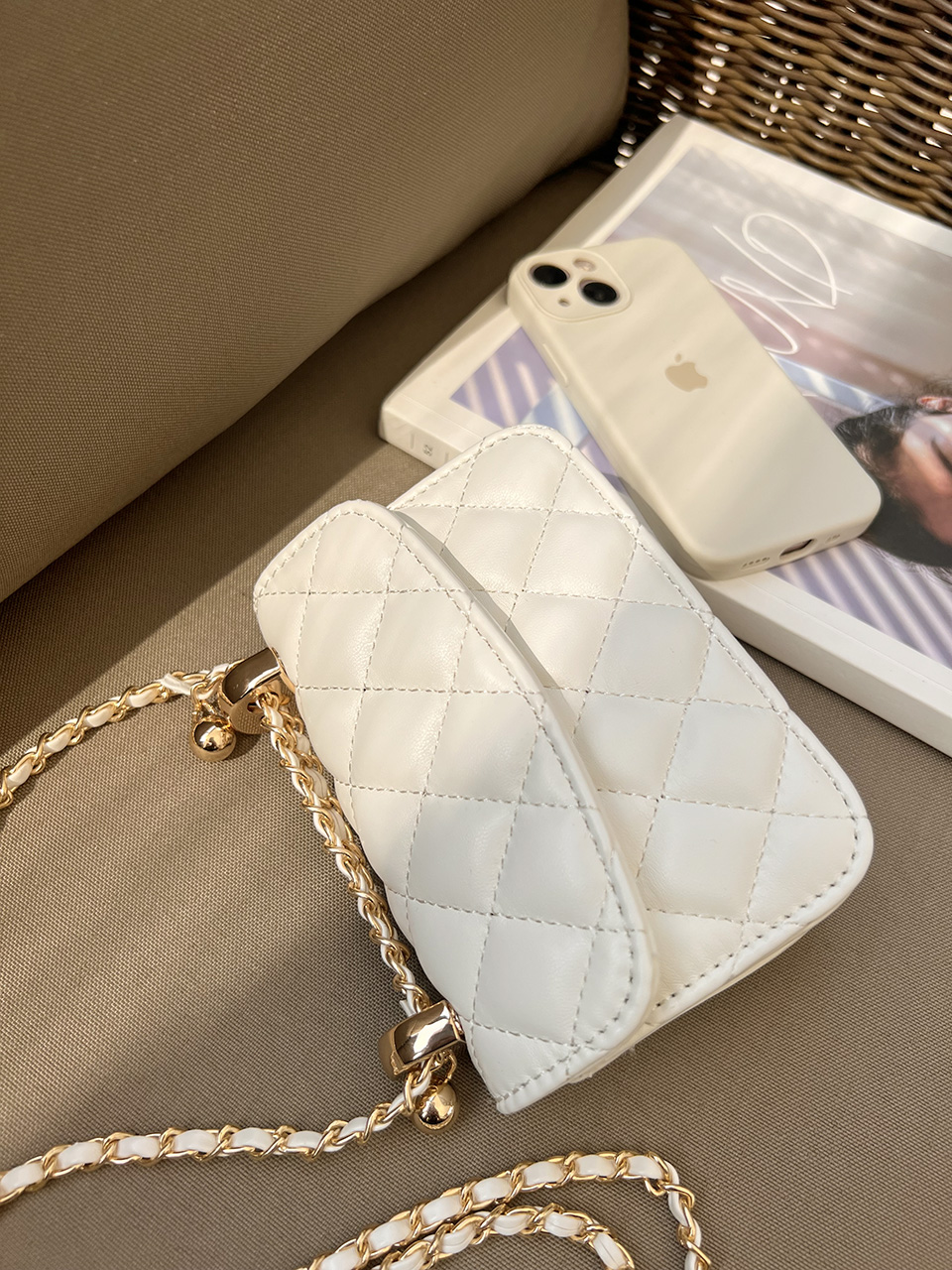 Quilted mini chain shoulder bag