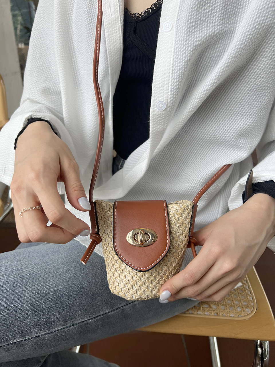 Rattan buckle mini shoulder bag (2 colors)