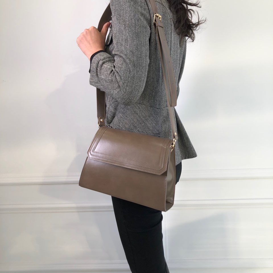 Classic trapezoid stitch cross bag (4 colors)