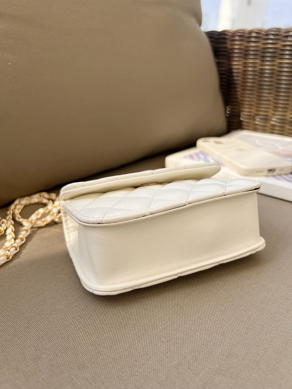 Quilted mini chain shoulder bag