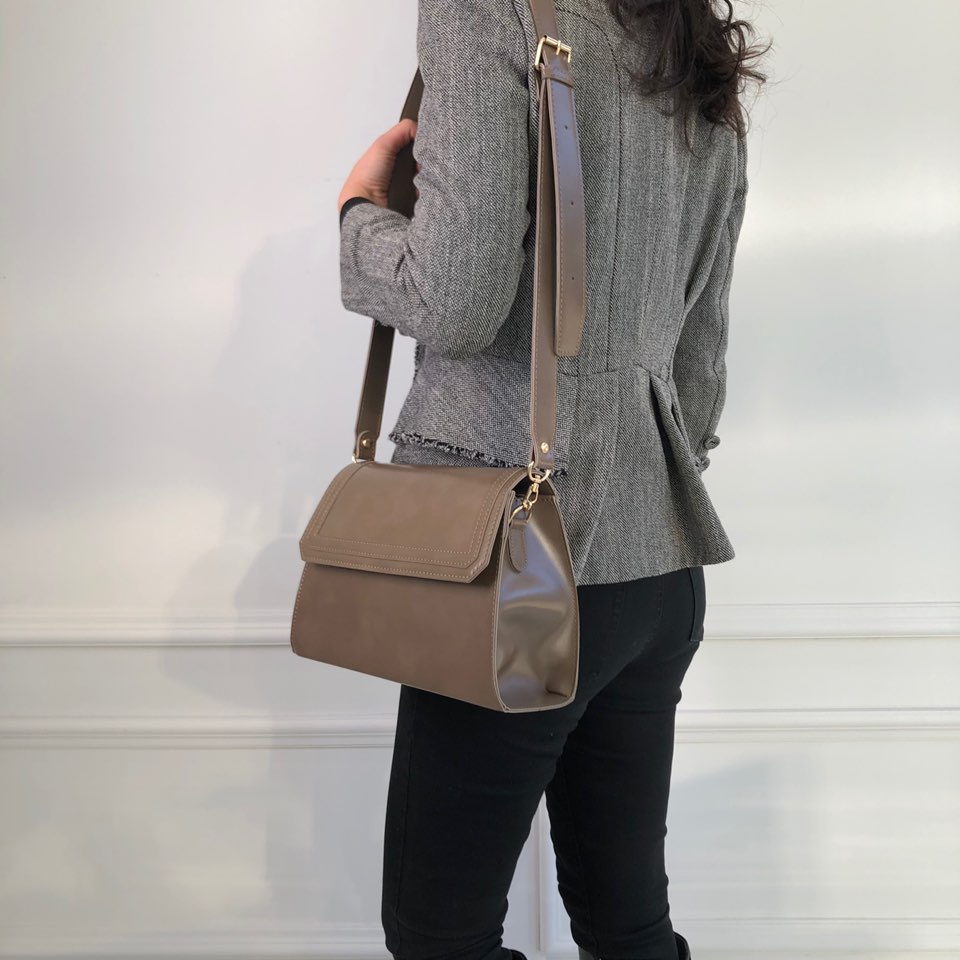 Classic trapezoid stitch cross bag (4 colors)