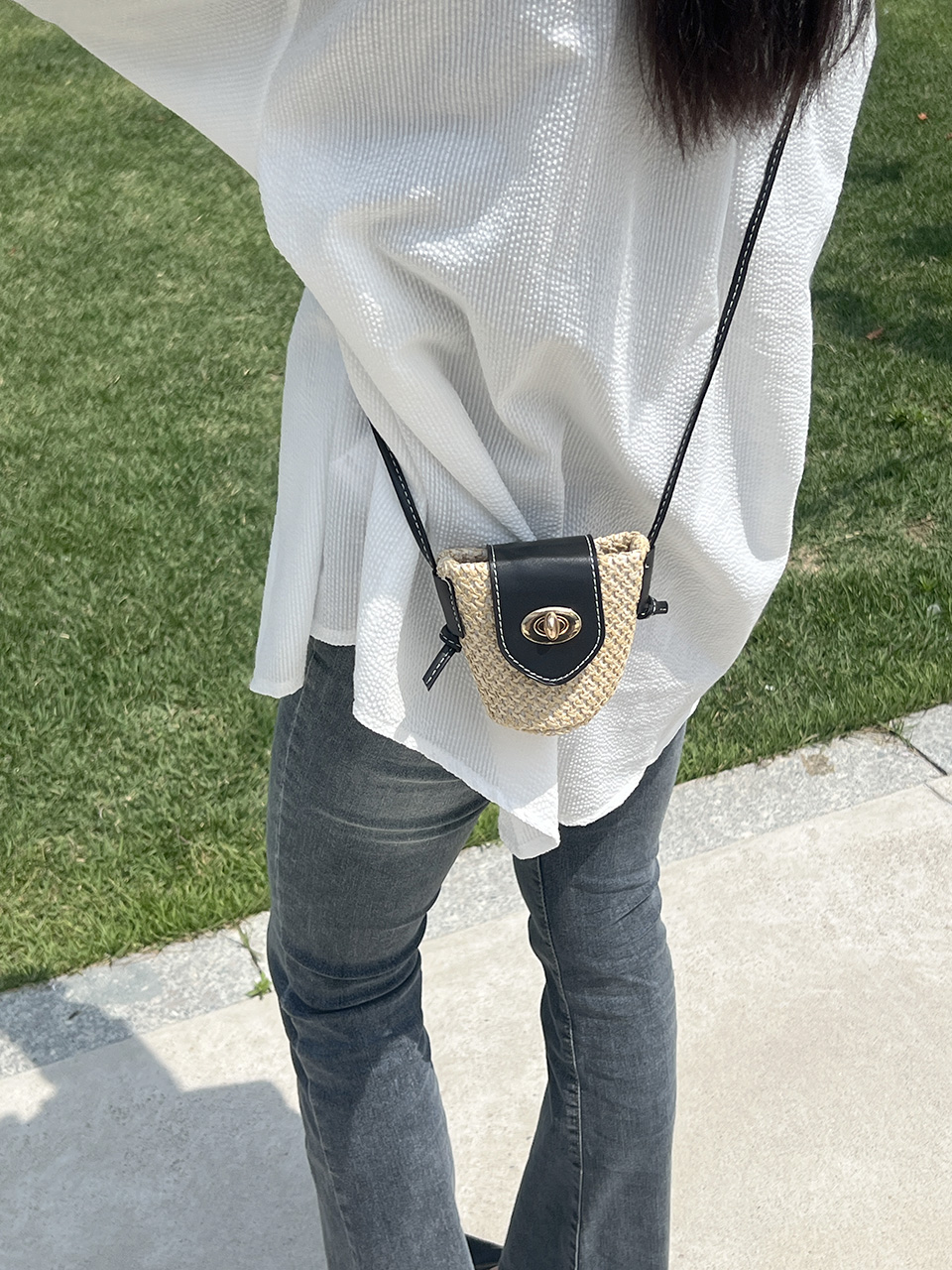 Rattan buckle mini shoulder bag (2 colors)