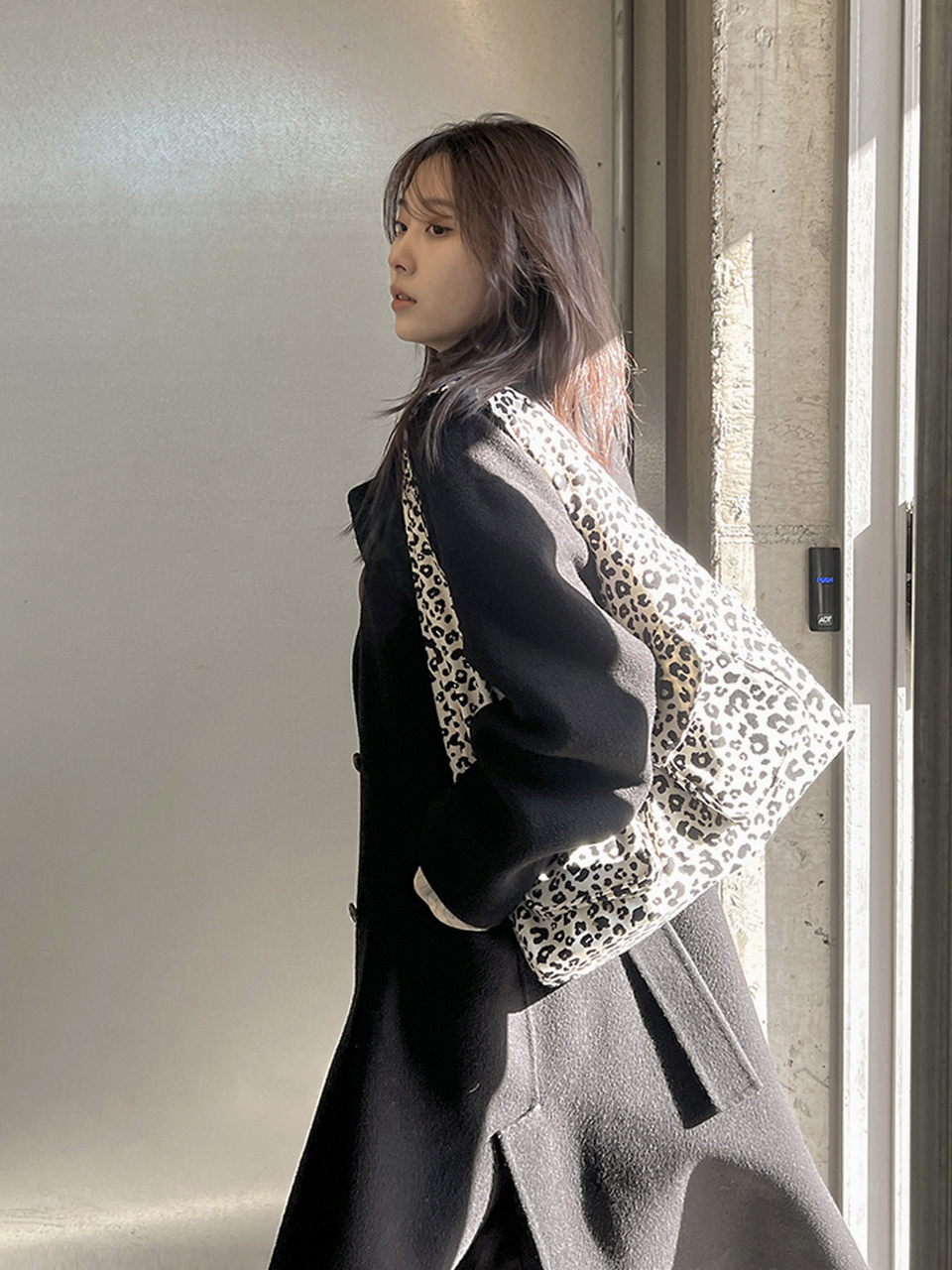 Leopard print 2-pocket cotton shoulder bag