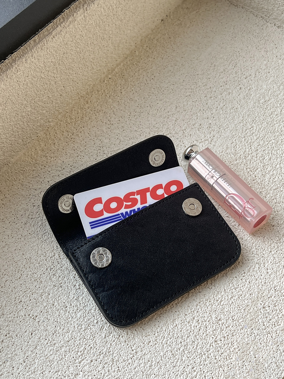 Two-button wallet