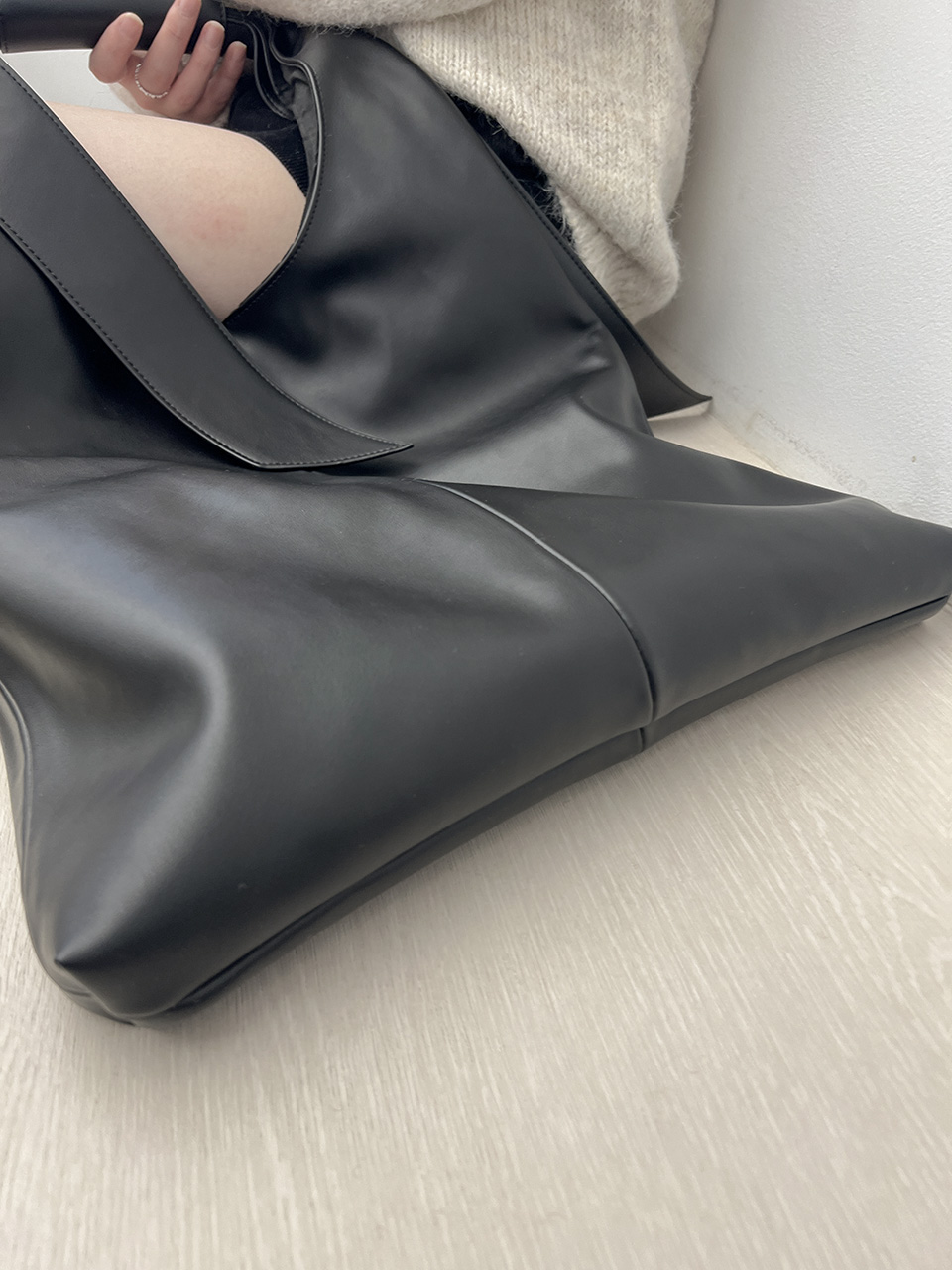 Leather snap shoulder bag