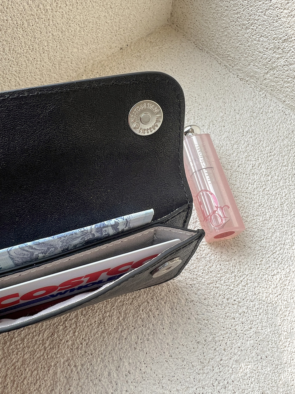 Two-button wallet