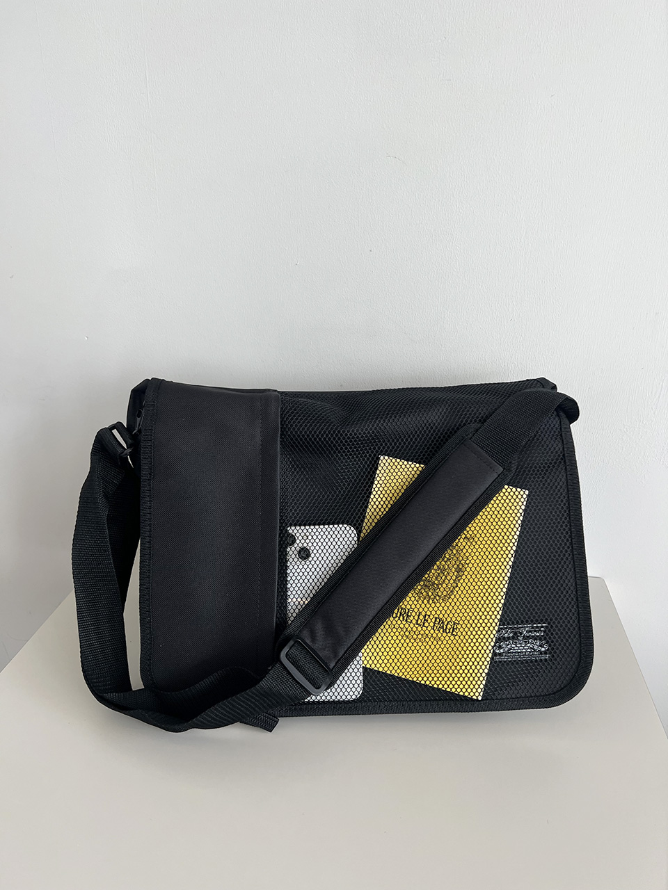 Standard Mash Zipper Cross Shoulder Bag