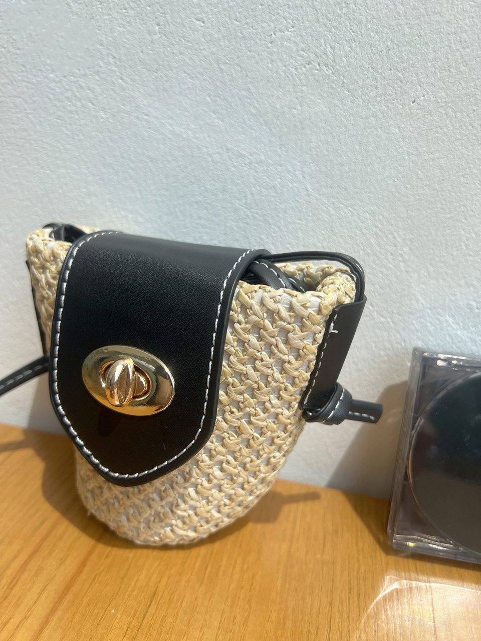 Rattan buckle mini shoulder bag (2 colors)