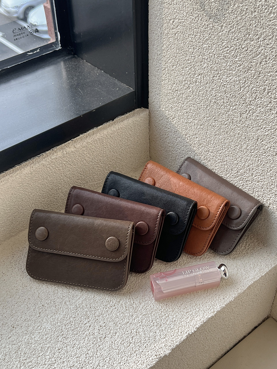 Two-button wallet