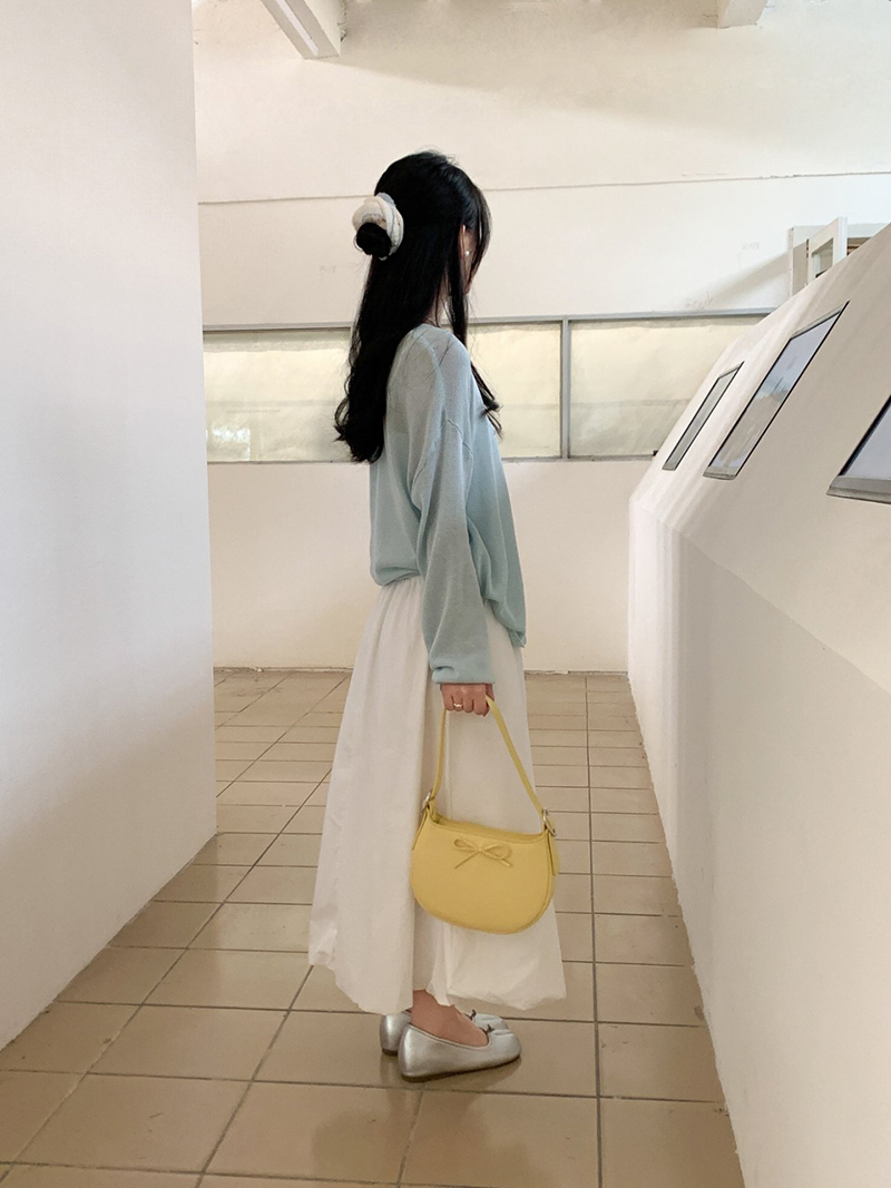 Ribbon buckle round leather shoulder bag