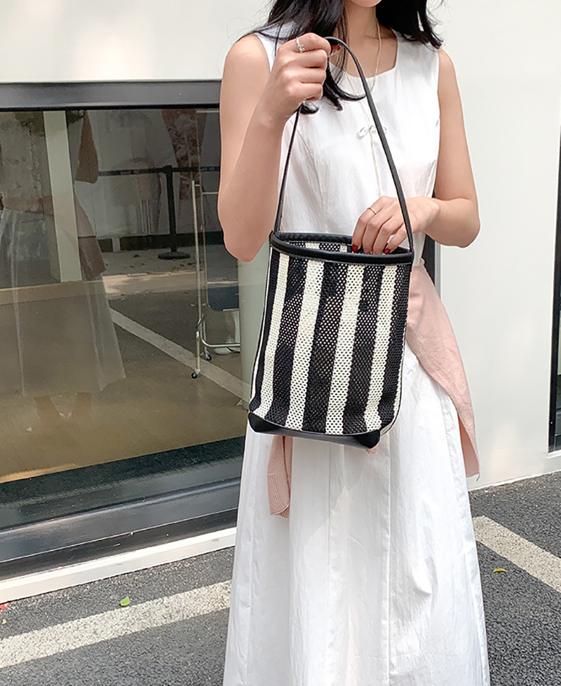 Striped net shoulder bag
