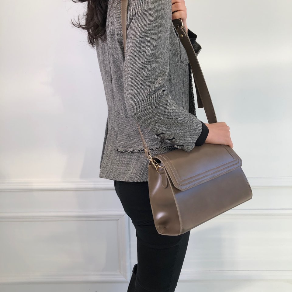 Classic trapezoid stitch cross bag (4 colors)