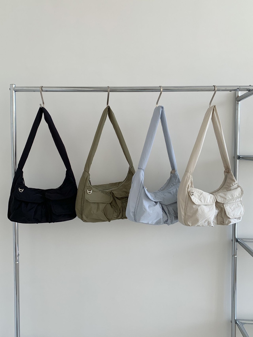 Nylon pocket zip-up shoulder bag (4 colors)