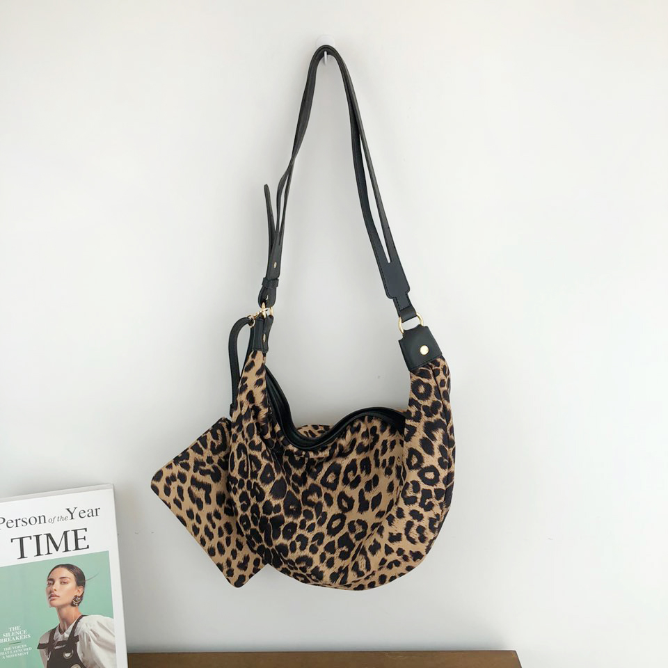 Leopard print zippered big shoulder bag