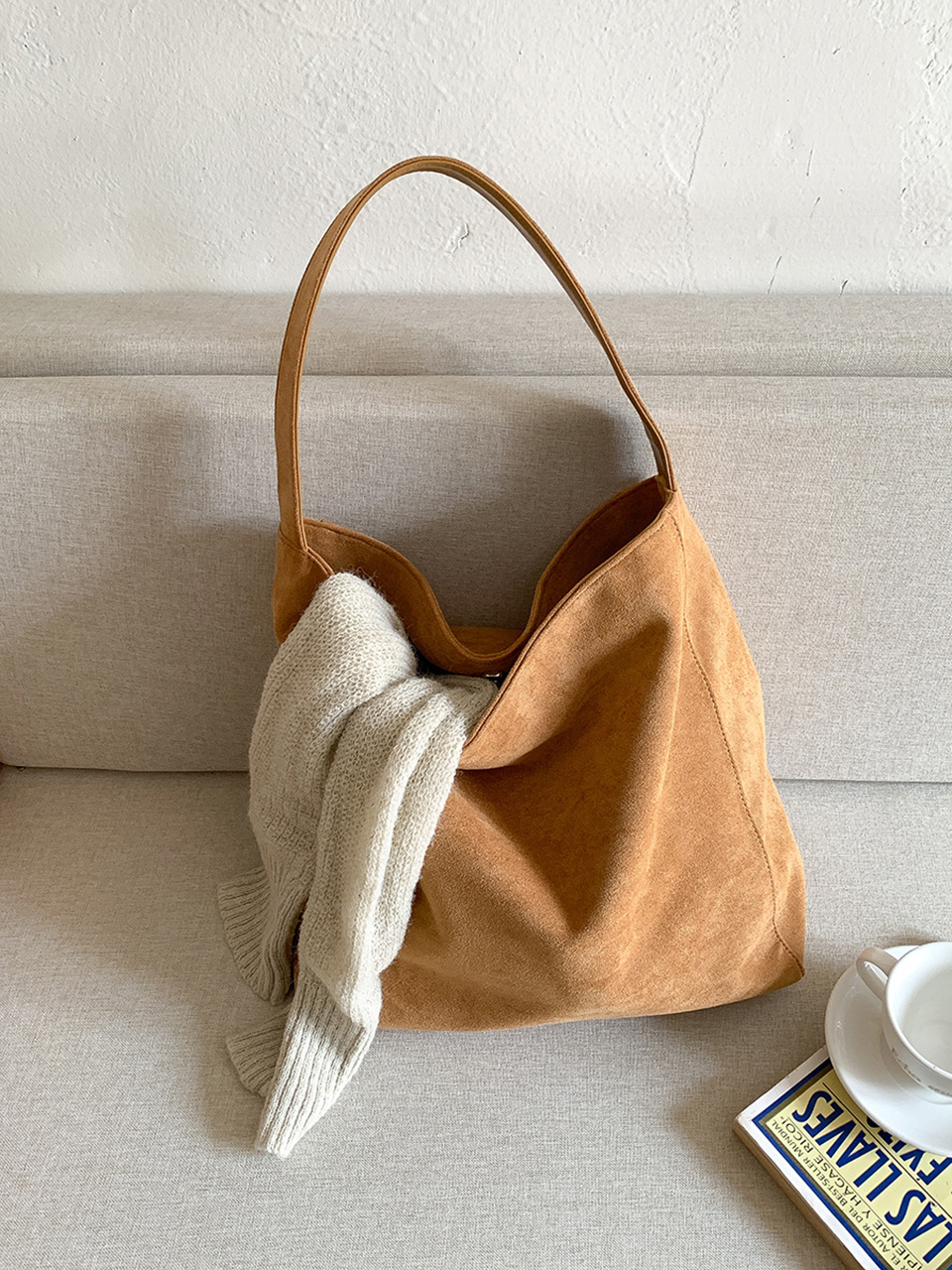 [A must-have for those who carry a lot of belongings] Suede Big Tote Bag/Shoulder Bag