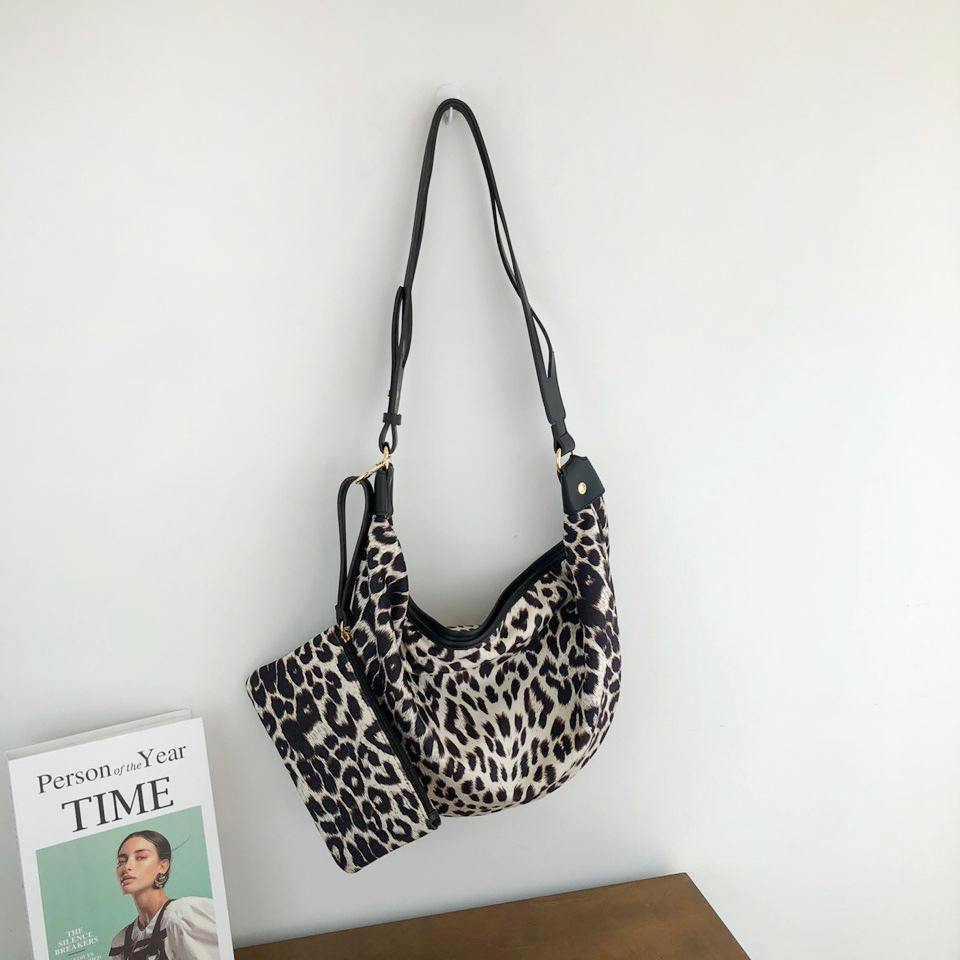 Leopard print zippered big shoulder bag