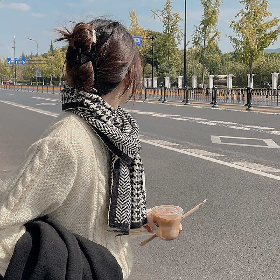 Houndstooth check knit classic scarf