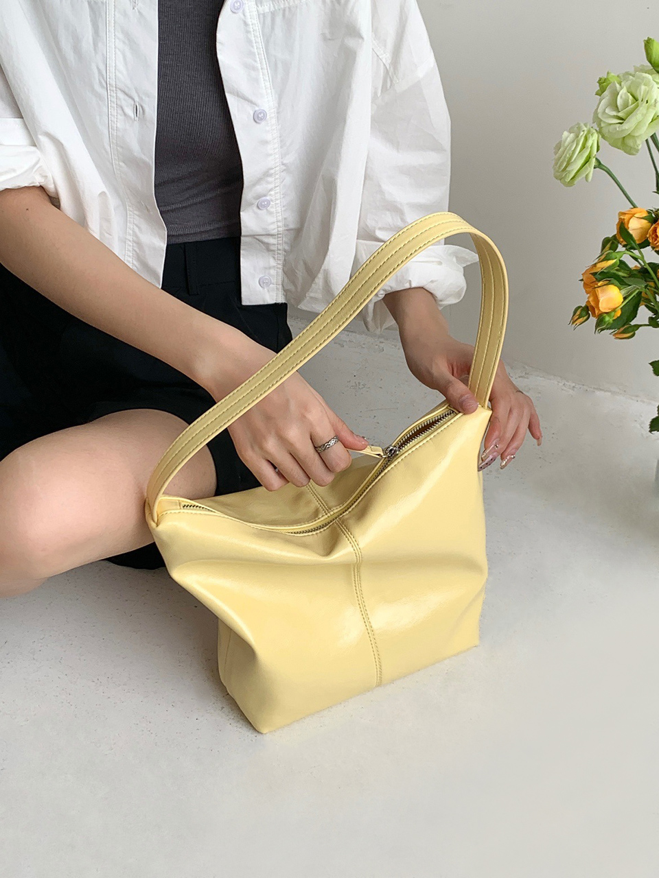 Glossy wrinkle leather shoulder bag (4 colors)
