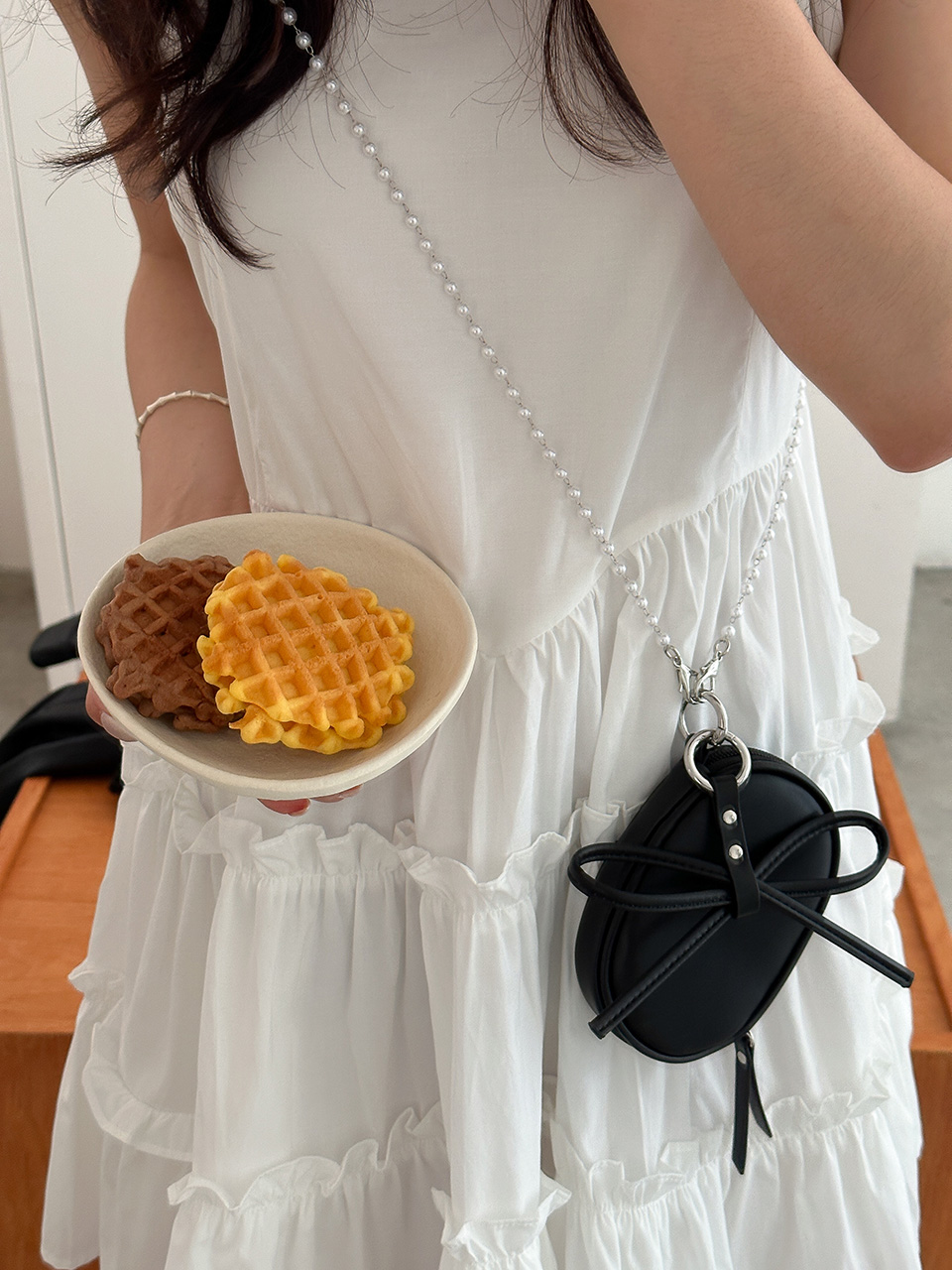 Ribbon ball pearl chain mini cross bag