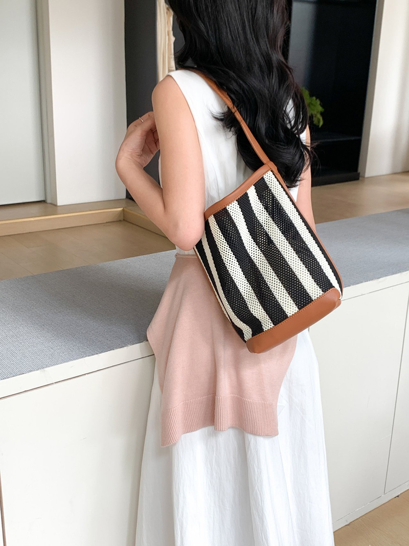 Striped net shoulder bag