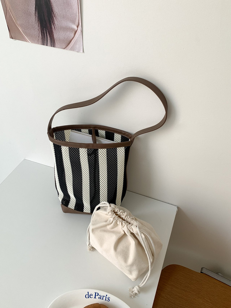 Striped net shoulder bag