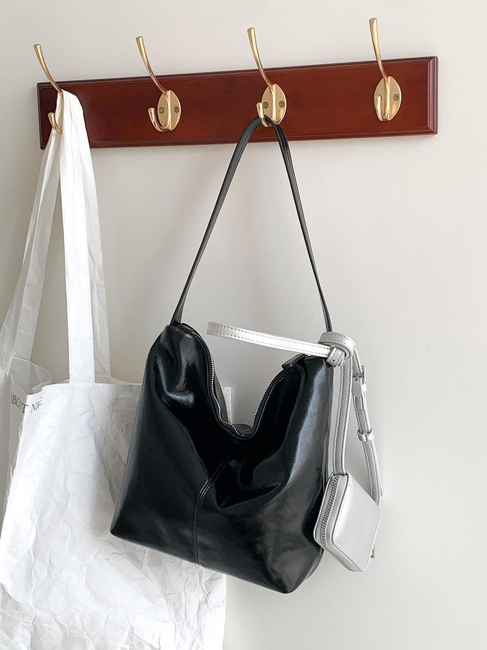 Glossy wrinkle leather shoulder bag (4 colors)
