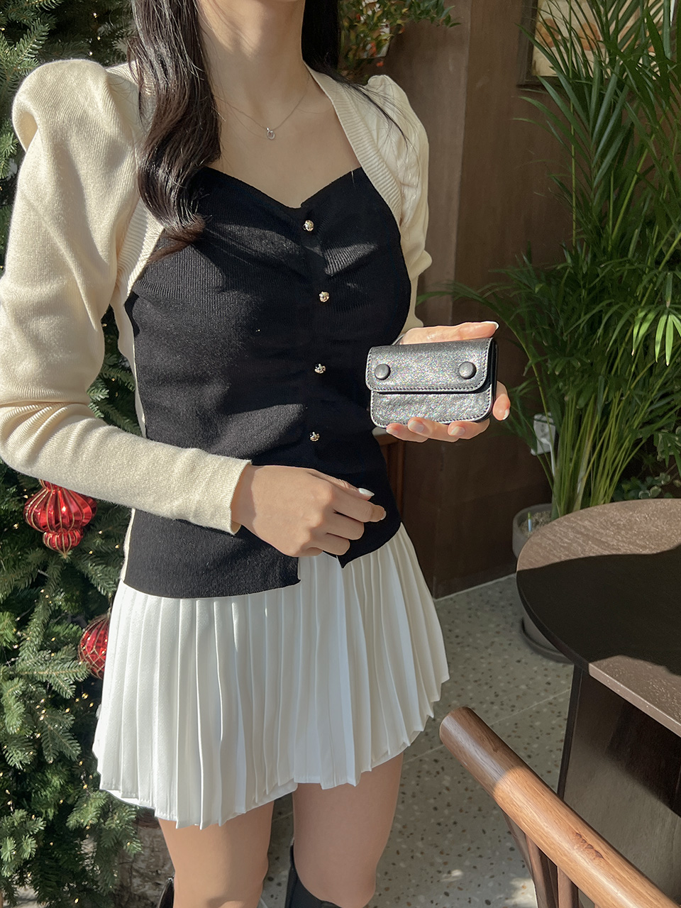 Two-button wallet