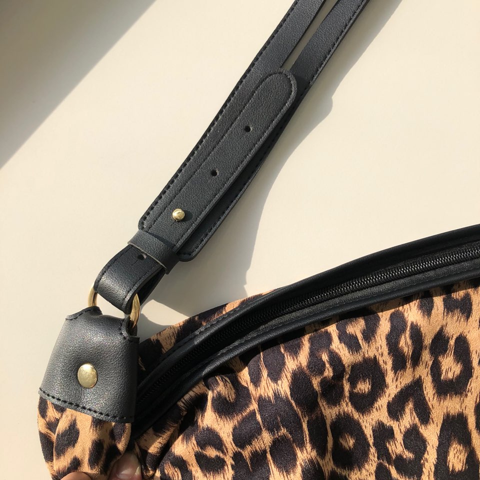 Leopard print zippered big shoulder bag