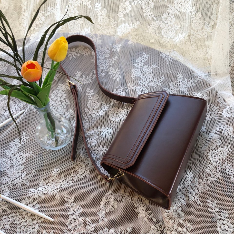 Classic trapezoid stitch cross bag (4 colors)