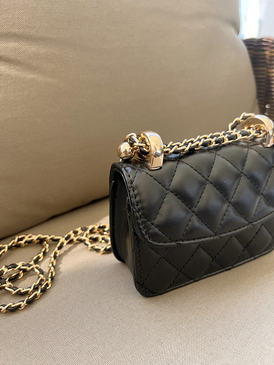 Quilted mini chain shoulder bag