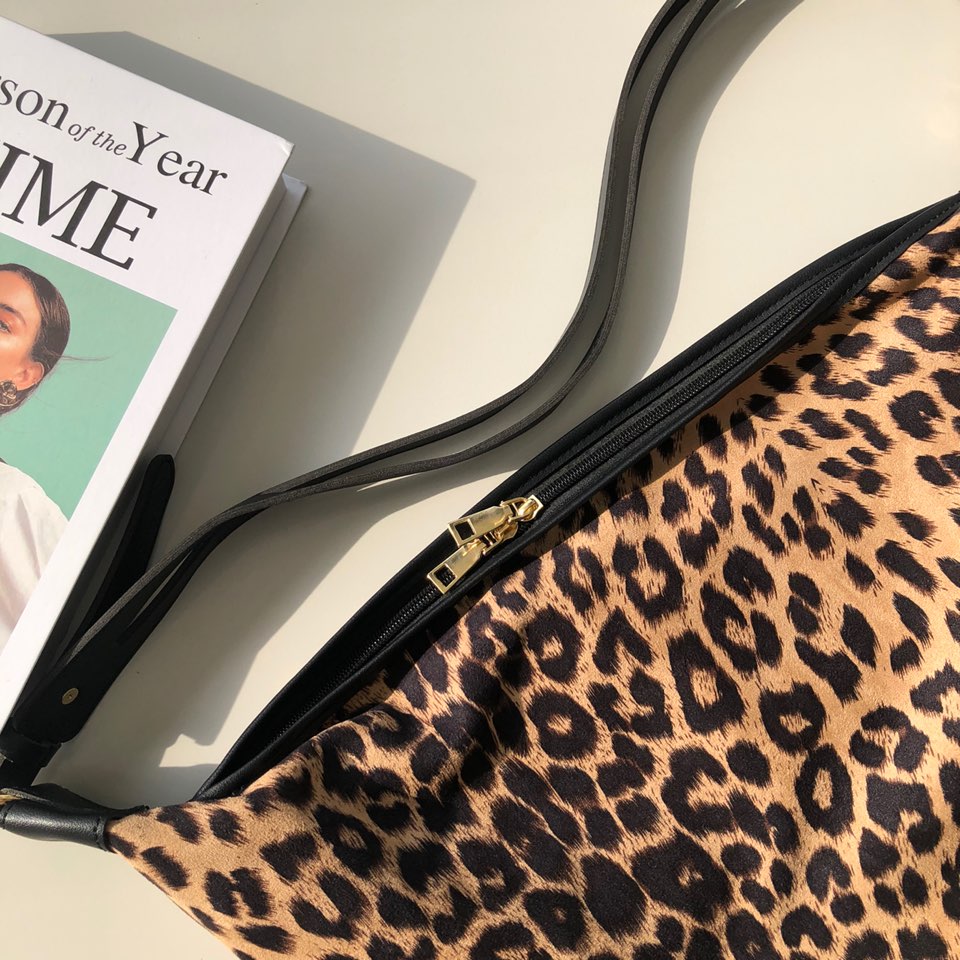 Leopard print zippered big shoulder bag
