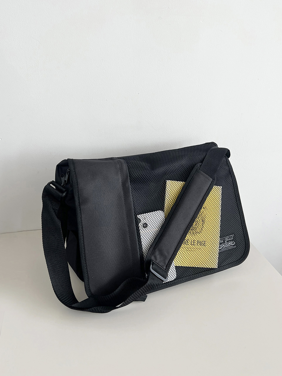 Standard Mash Zipper Cross Shoulder Bag
