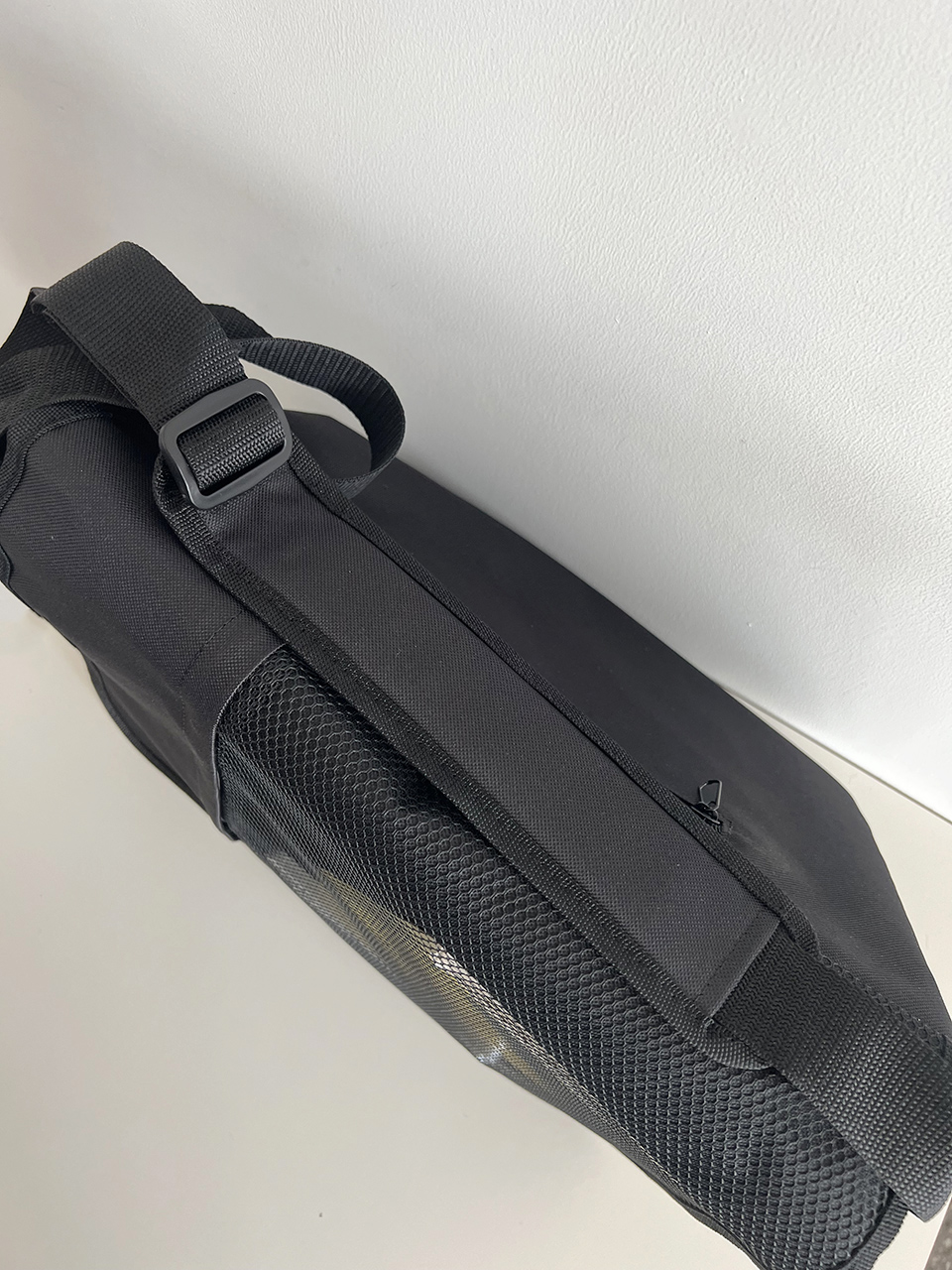 Standard Mash Zipper Cross Shoulder Bag