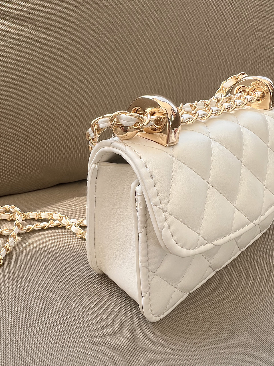 Quilted mini chain shoulder bag
