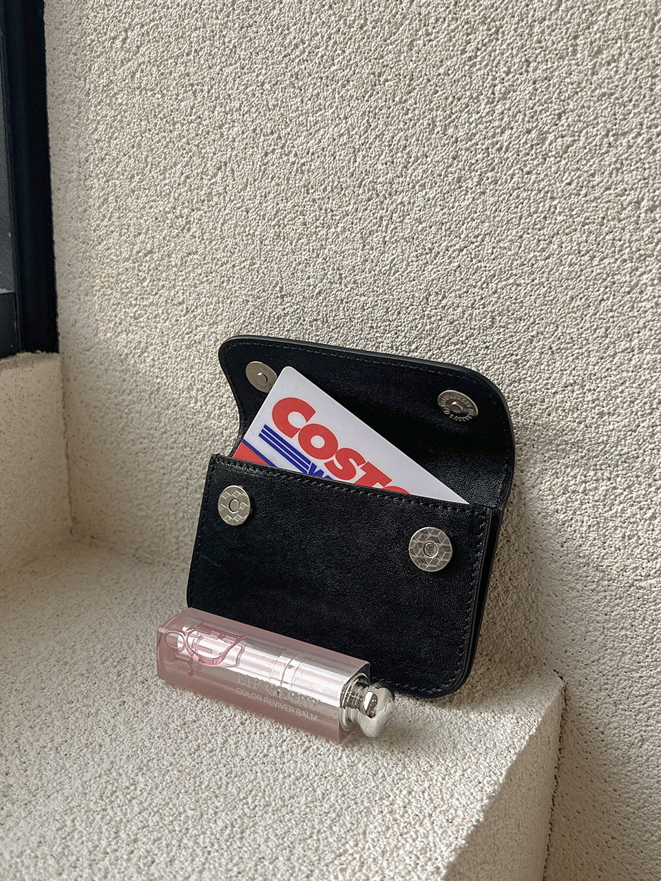 Two-button wallet