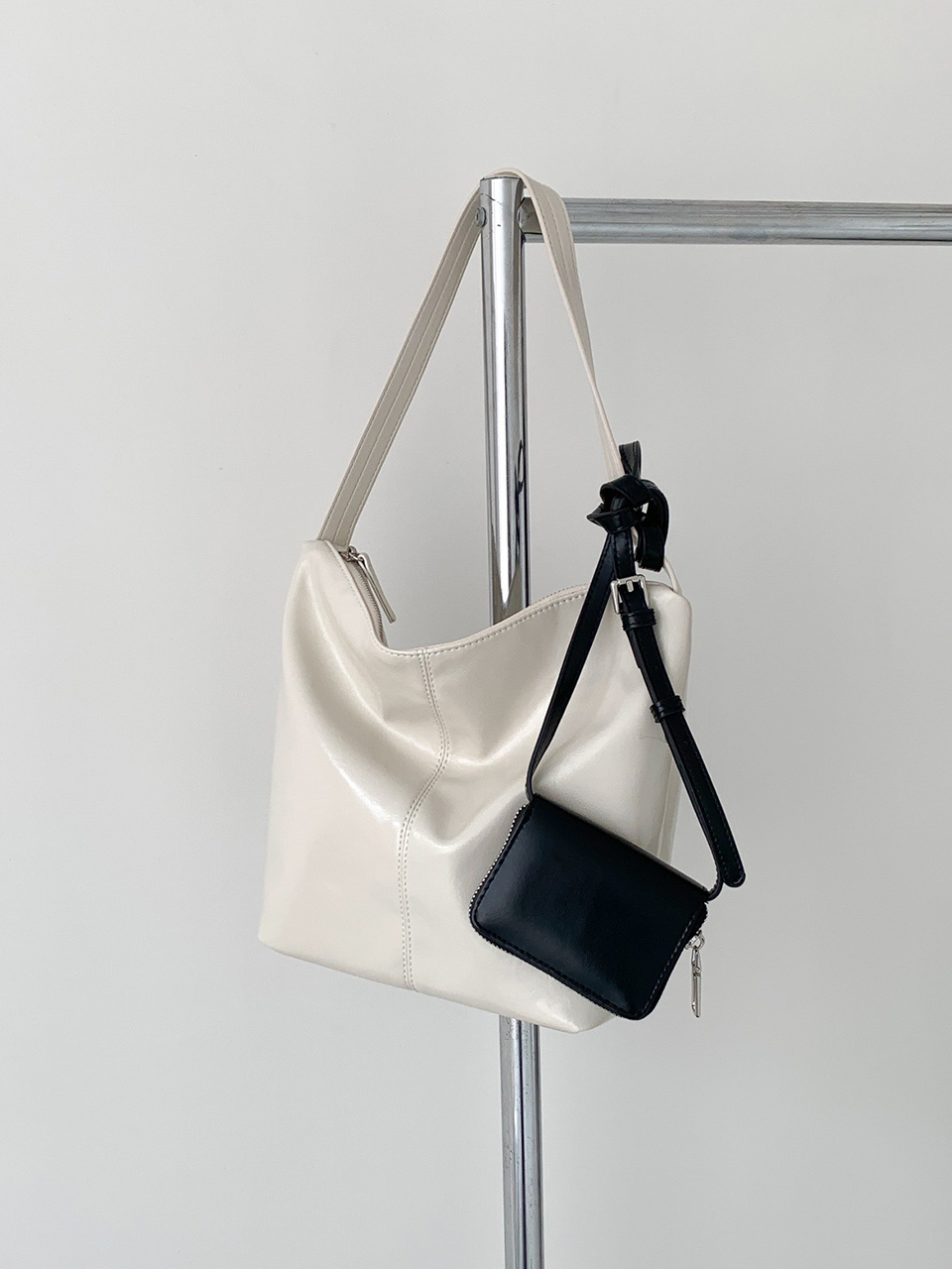 Glossy wrinkle leather shoulder bag (4 colors)