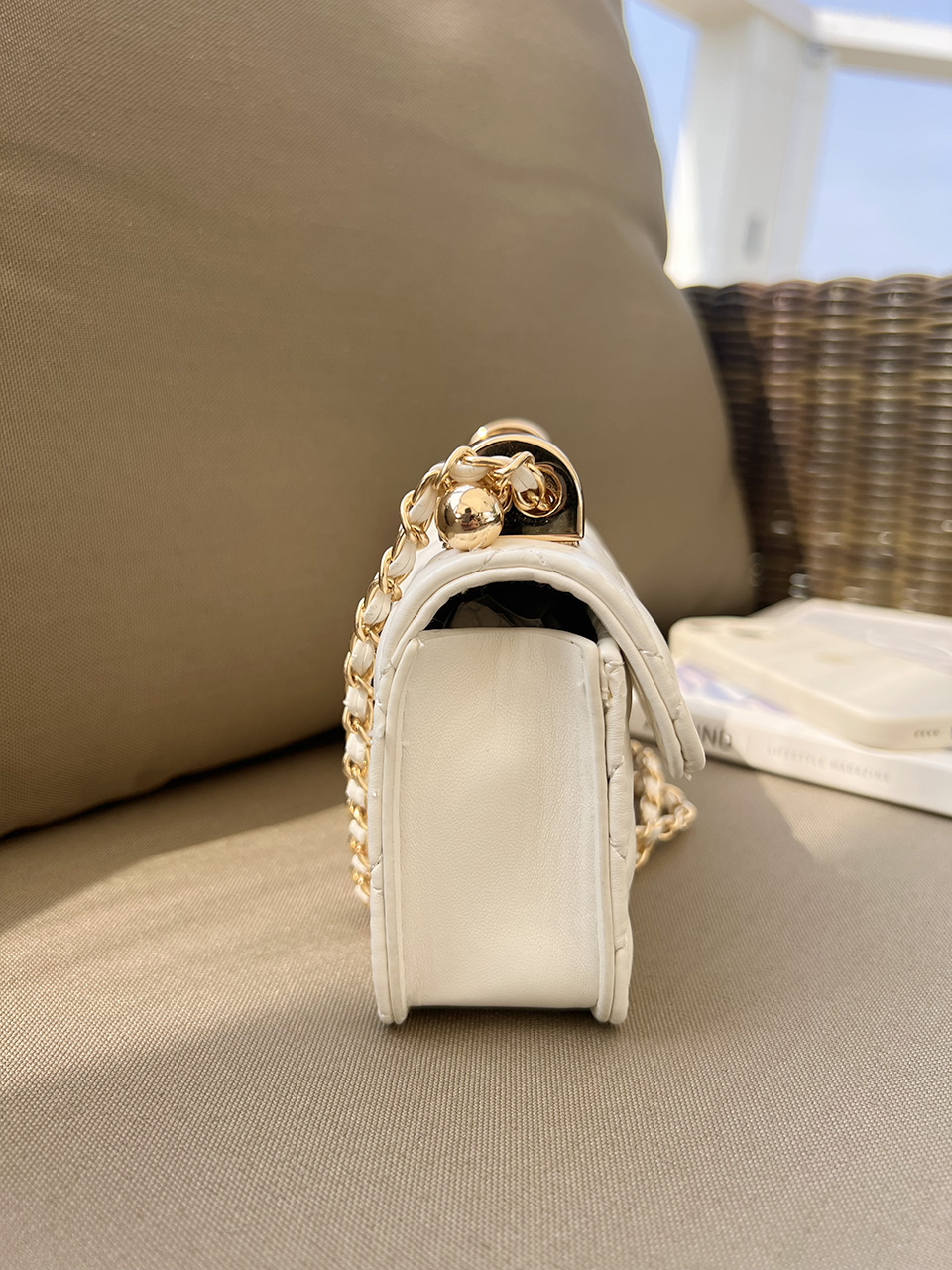 Quilted mini chain shoulder bag