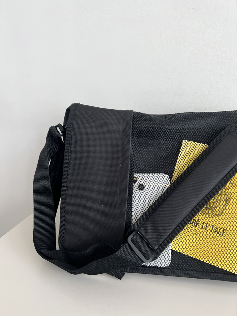 Standard Mash Zipper Cross Shoulder Bag