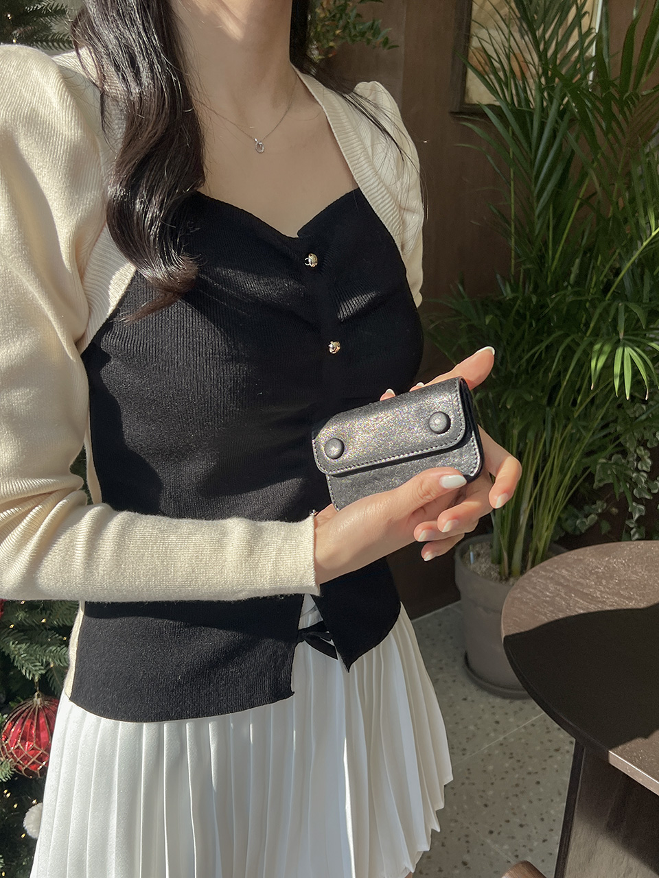 Two-button wallet
