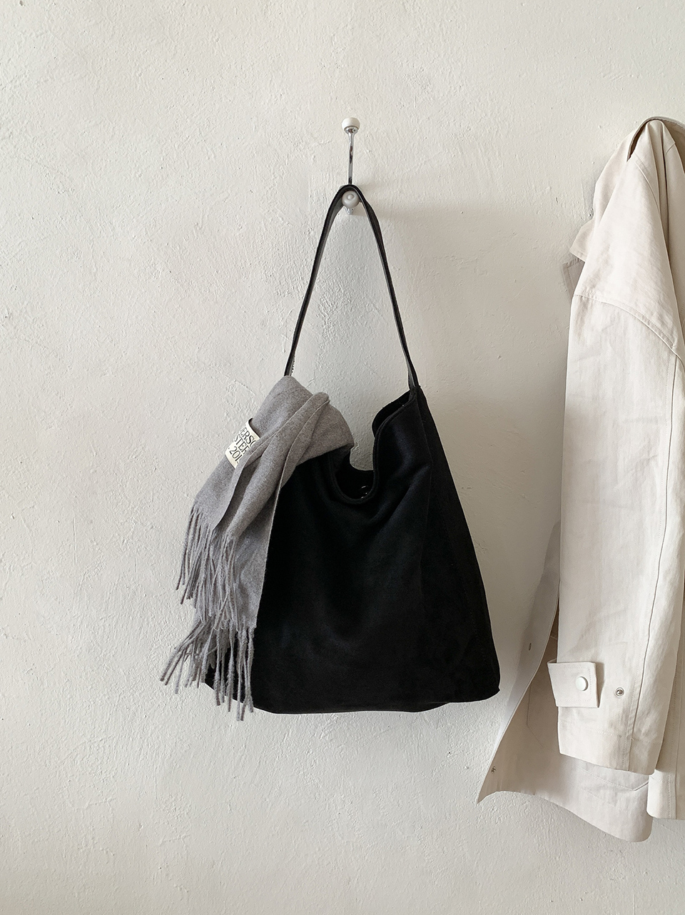 [A must-have for those who carry a lot of belongings] Suede Big Tote Bag/Shoulder Bag