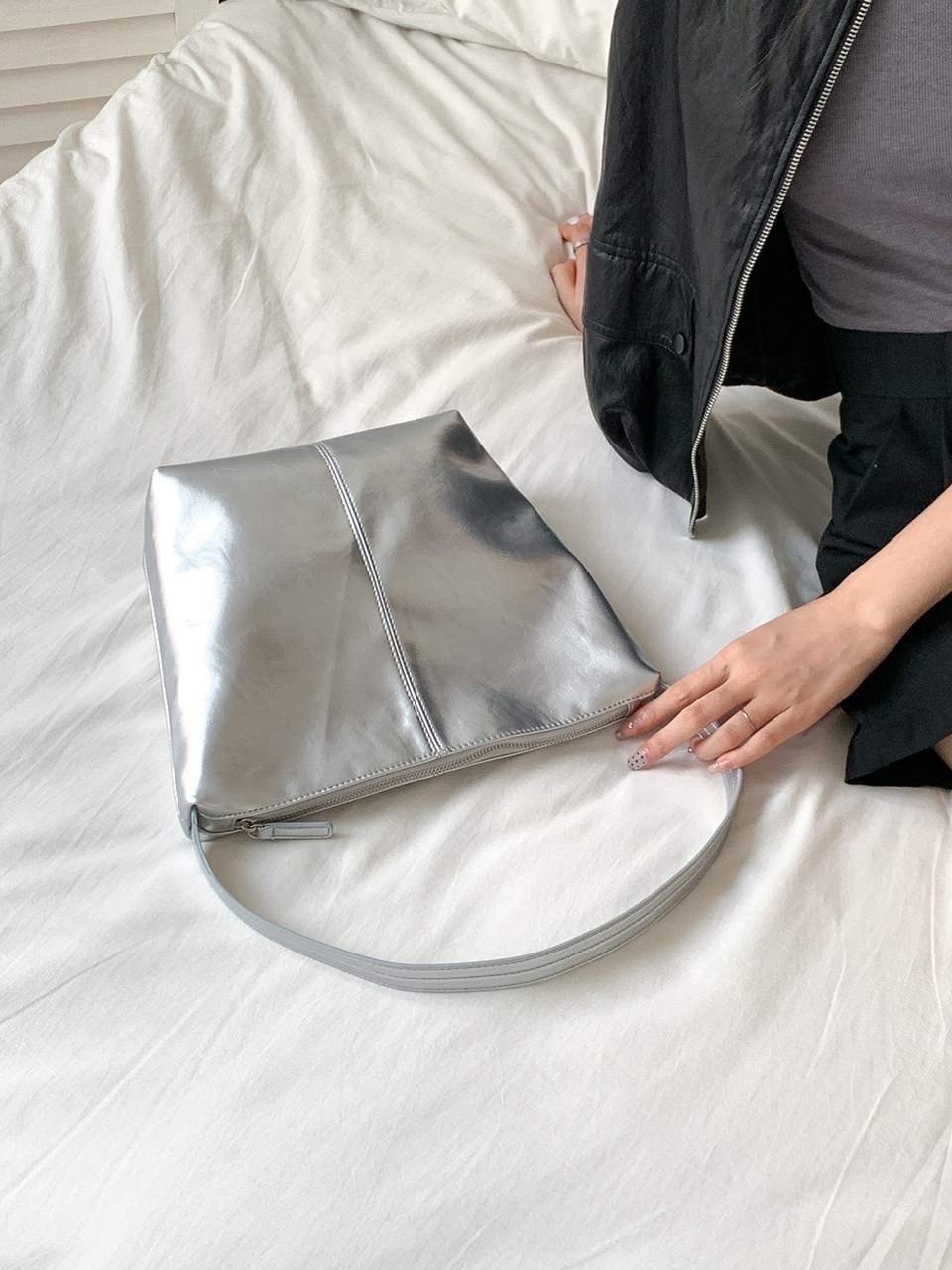 Glossy wrinkle leather shoulder bag (4 colors)