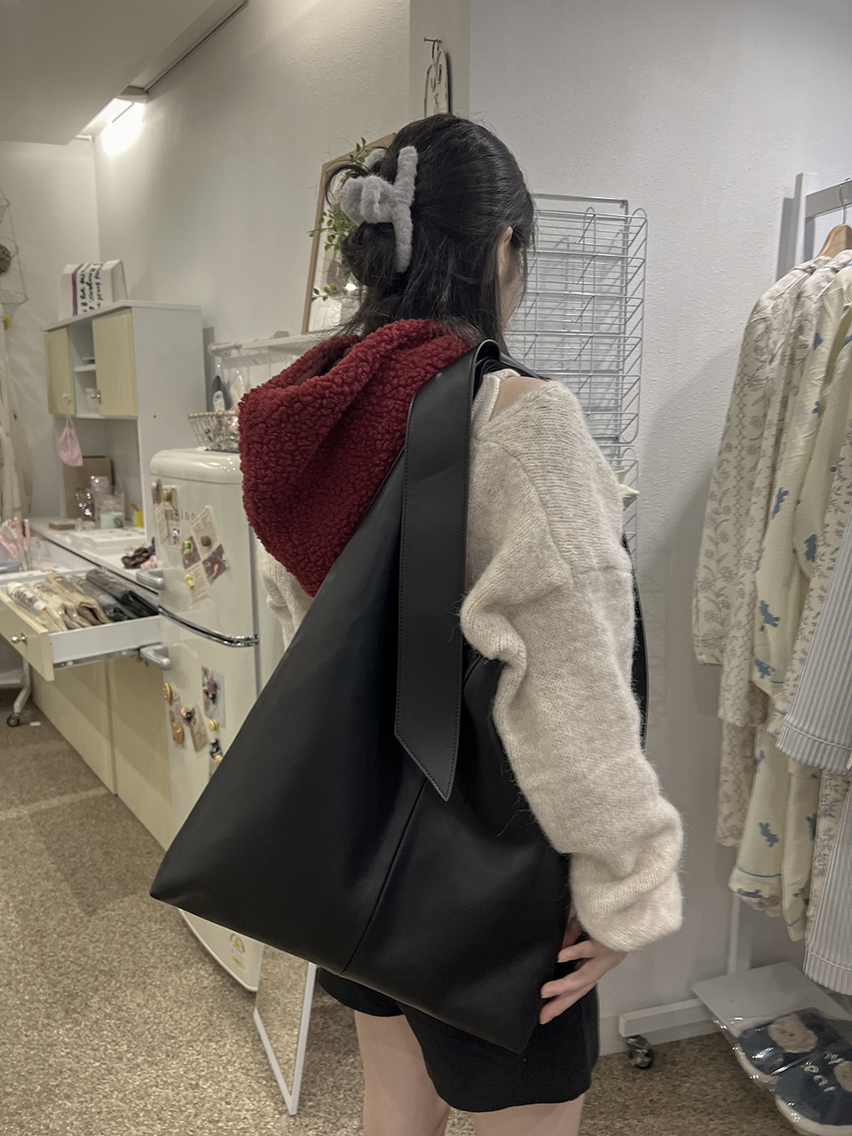 Leather snap shoulder bag