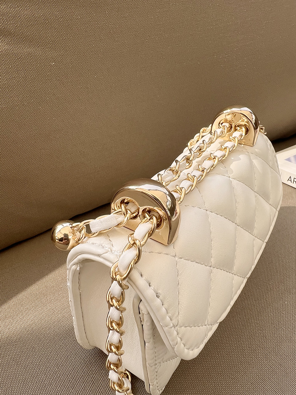 Quilted mini chain shoulder bag