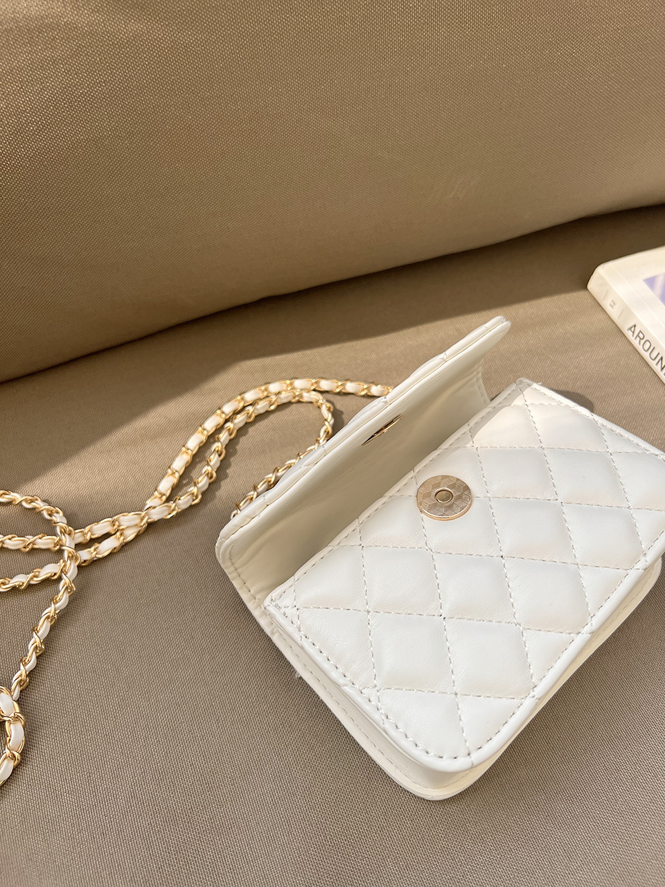 Quilted mini chain shoulder bag