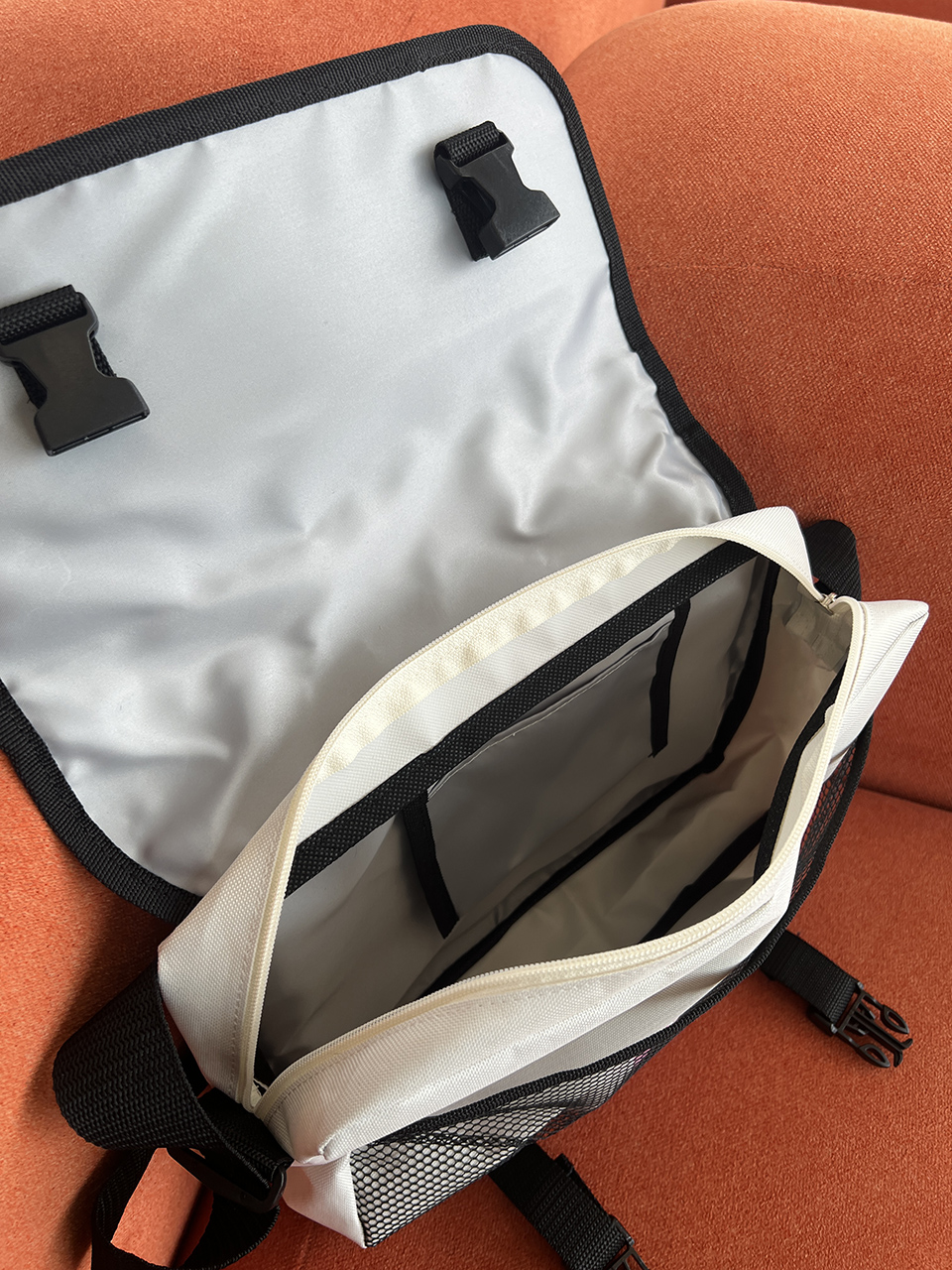 Mesh zip-up pocket cross messenger bag