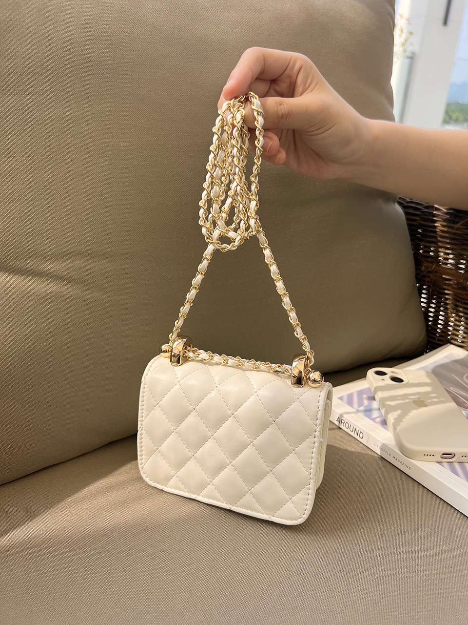 Quilted mini chain shoulder bag