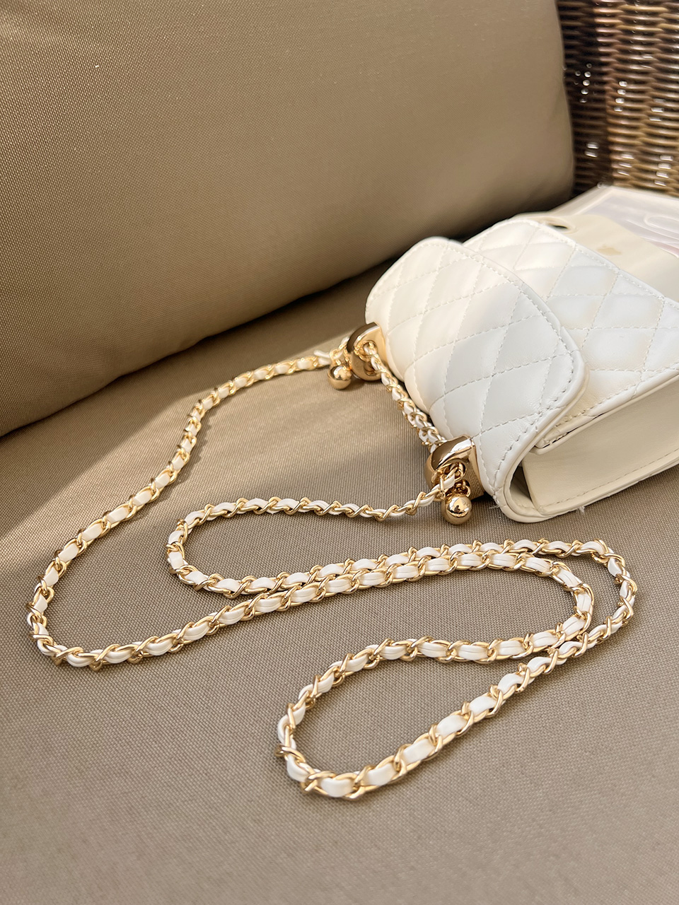 Quilted mini chain shoulder bag